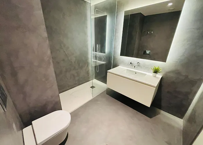 The Luciano House - Confortable & Апартаменти