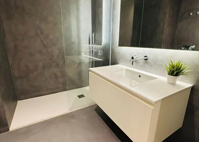 Апартаменти The Luciano House - Confortable &