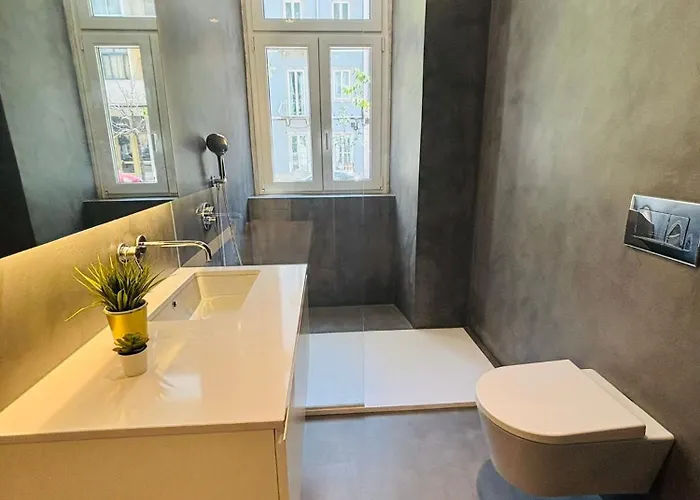 Апартаменти The Luciano House - Confortable & *