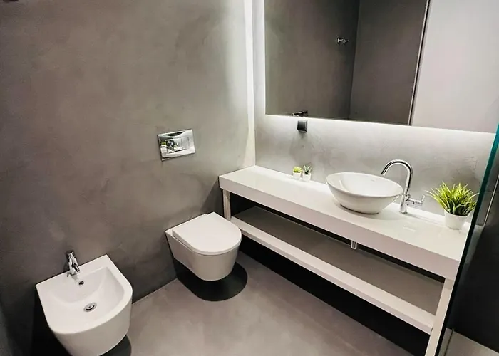 Апартаменти The Luciano House - Confortable & *